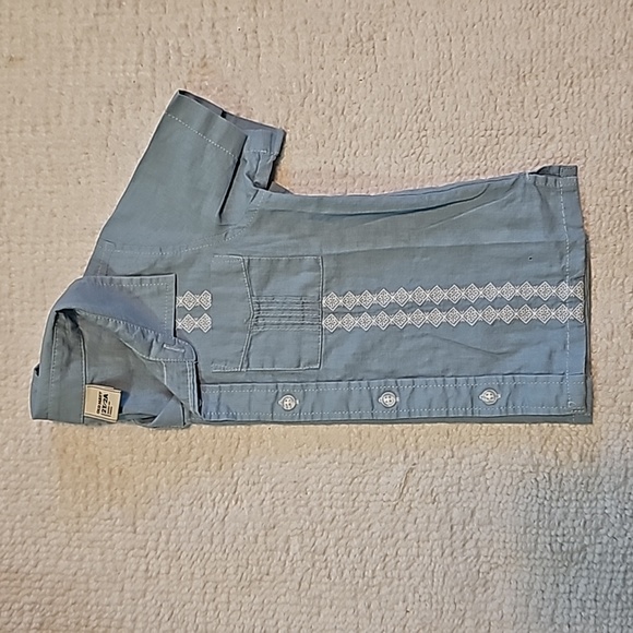 Old Navy short sleeve shirt, Size 2T/2A in Excellent like new condition - Picture 6 of 6